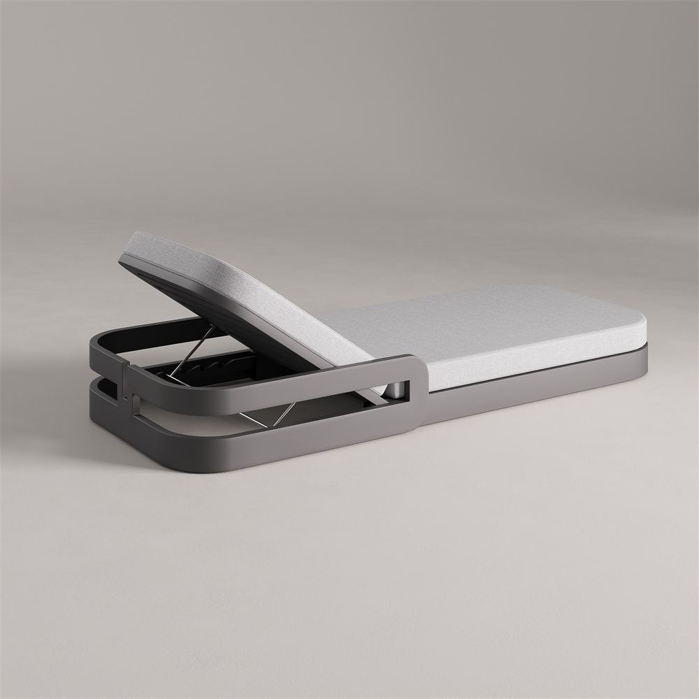 Mrs. Barak aluminum lounger