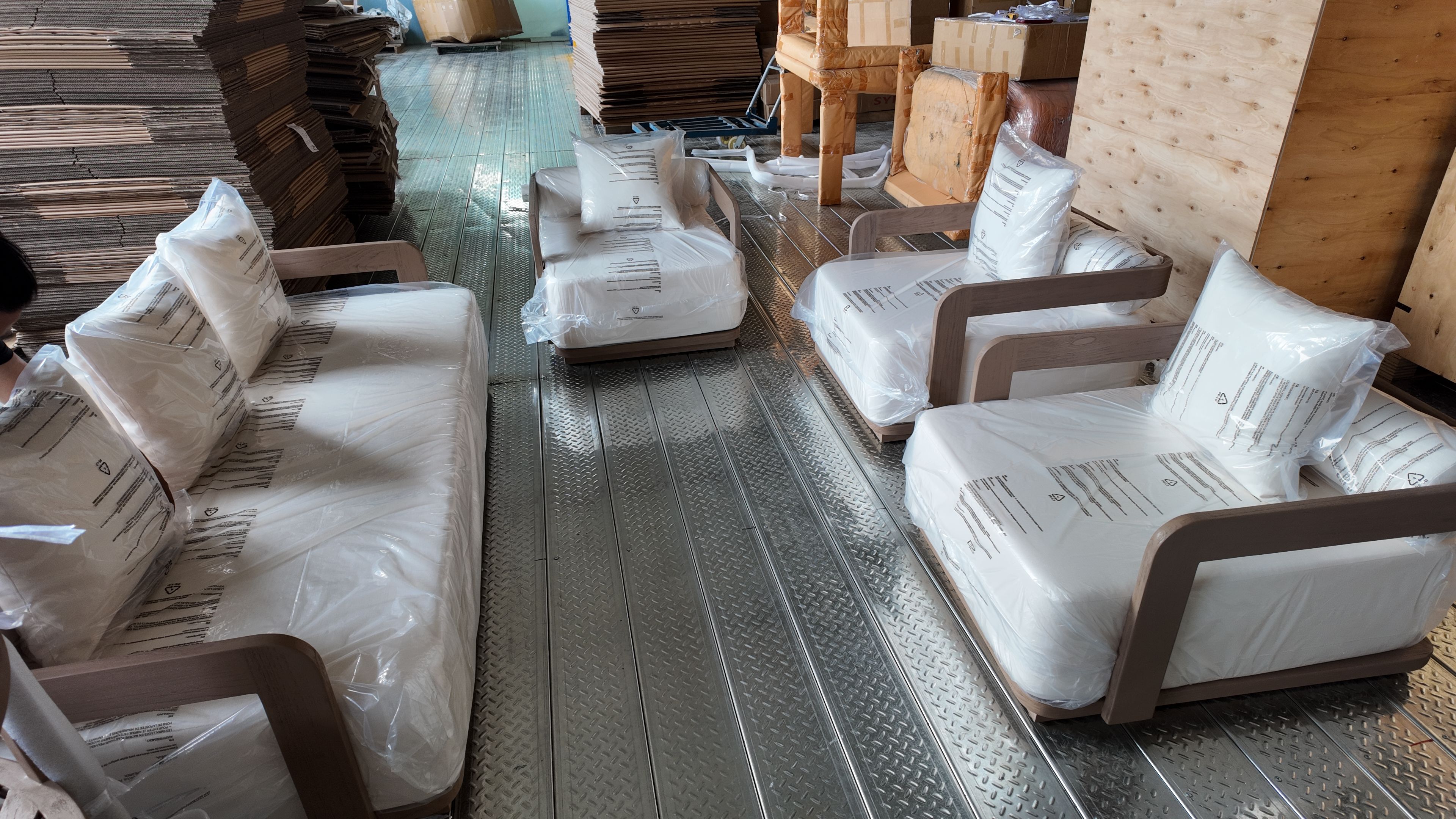 Hongkai Outdoor Releases New Wood-Grain Aluminum Modular Sofa Sets: Outdoor Lounge Solutions