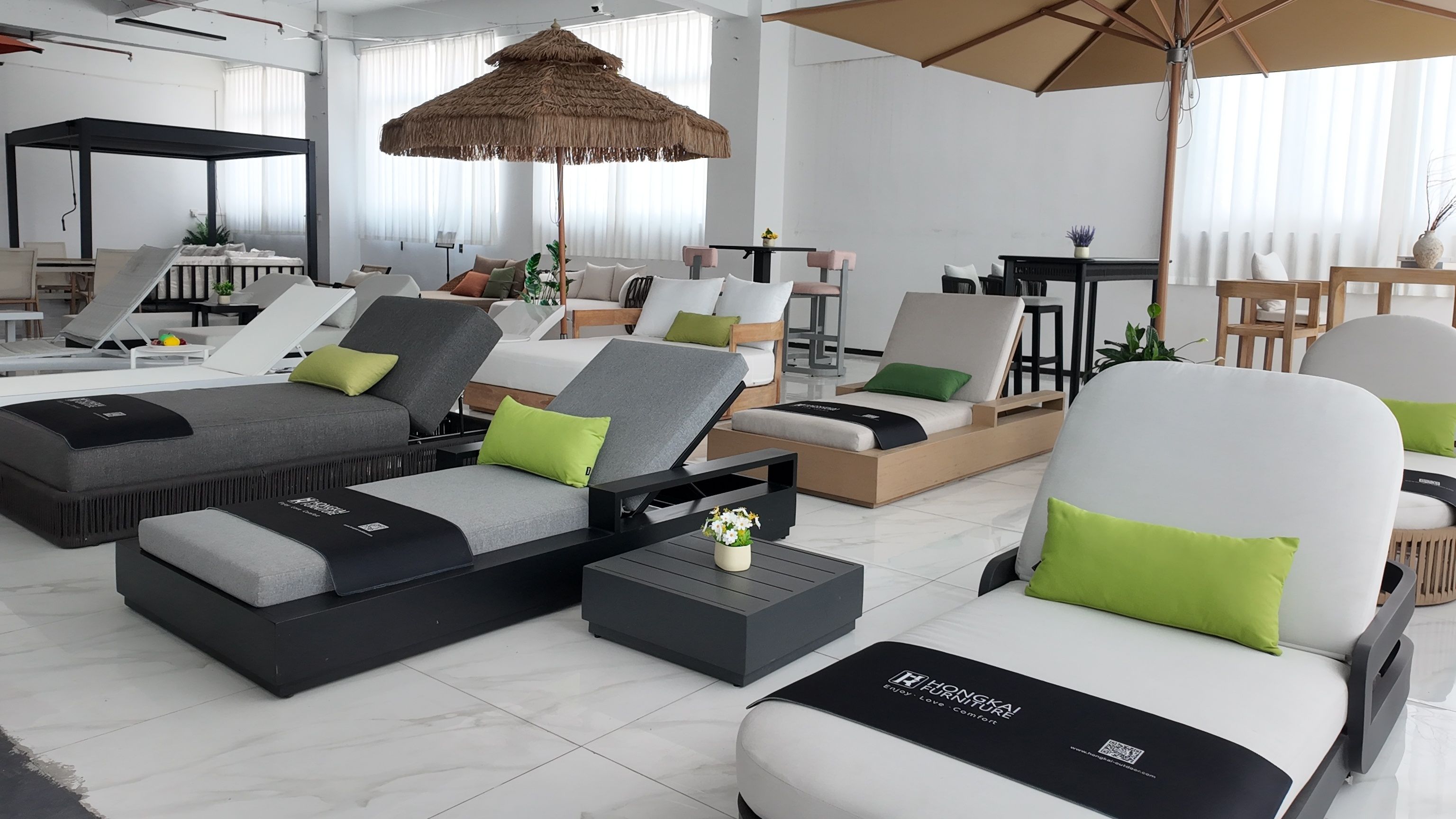 Craft Premium Poolside Relaxation: Hongkai New Outdoor Chaise Lounge Collection Elevates Leisure Experience